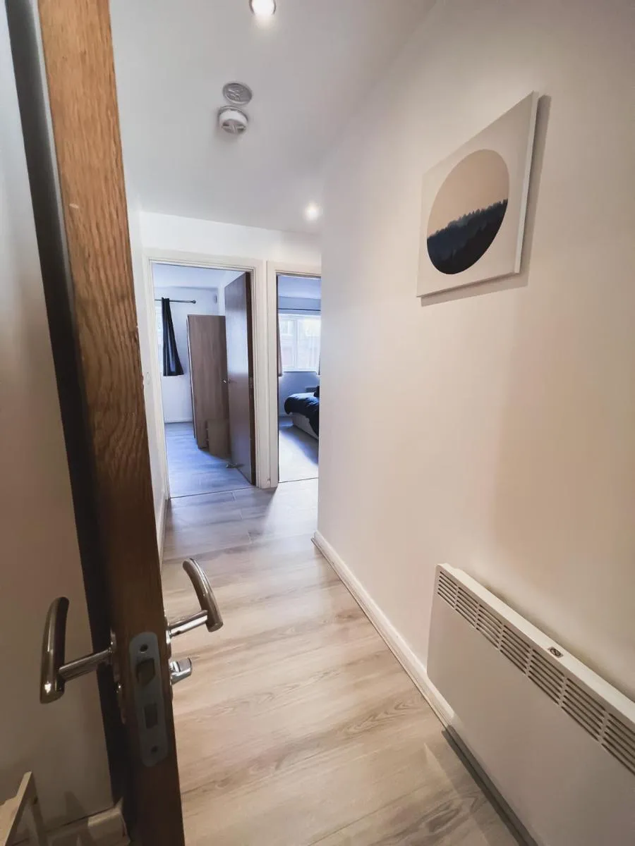 Image 6 of Spacious 2 Bed Flat, Free Parking, Close to town