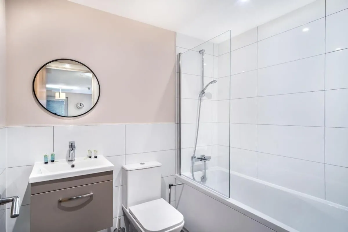Image 4 of Spacious 2 Bedroom Apartment in Manchester