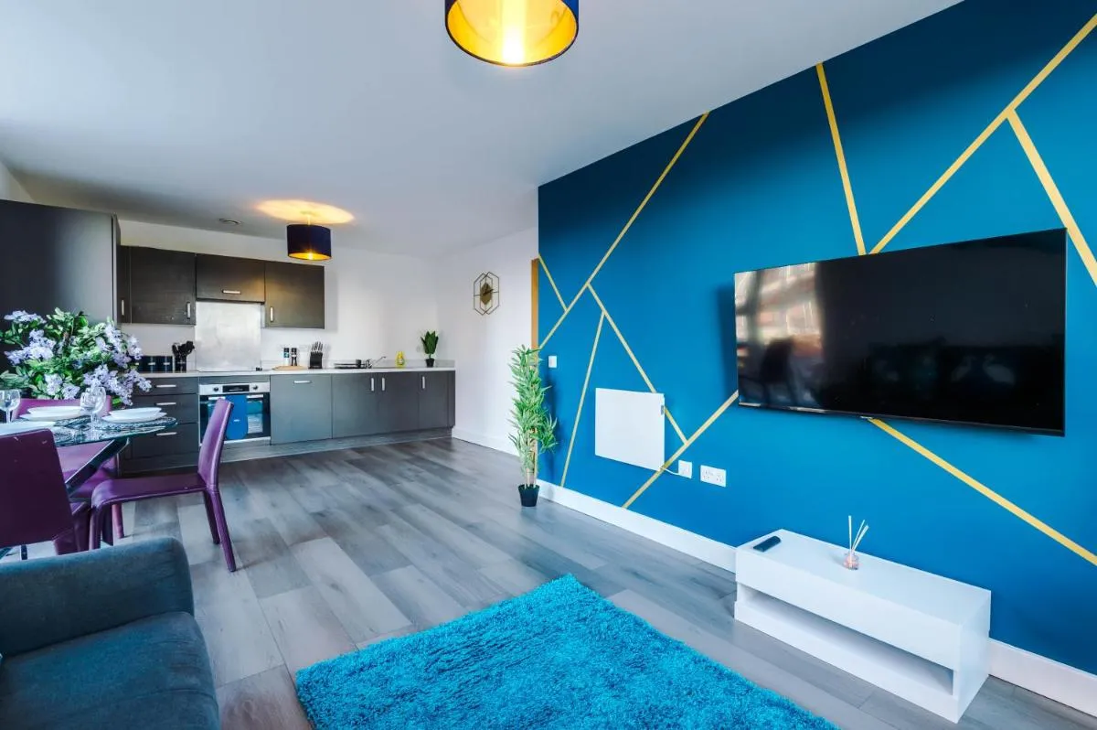 Image 6 of Spacious 3-Bedroom Apartment in Central Manchester with Private Rooftop Terrace & Stunning City Views