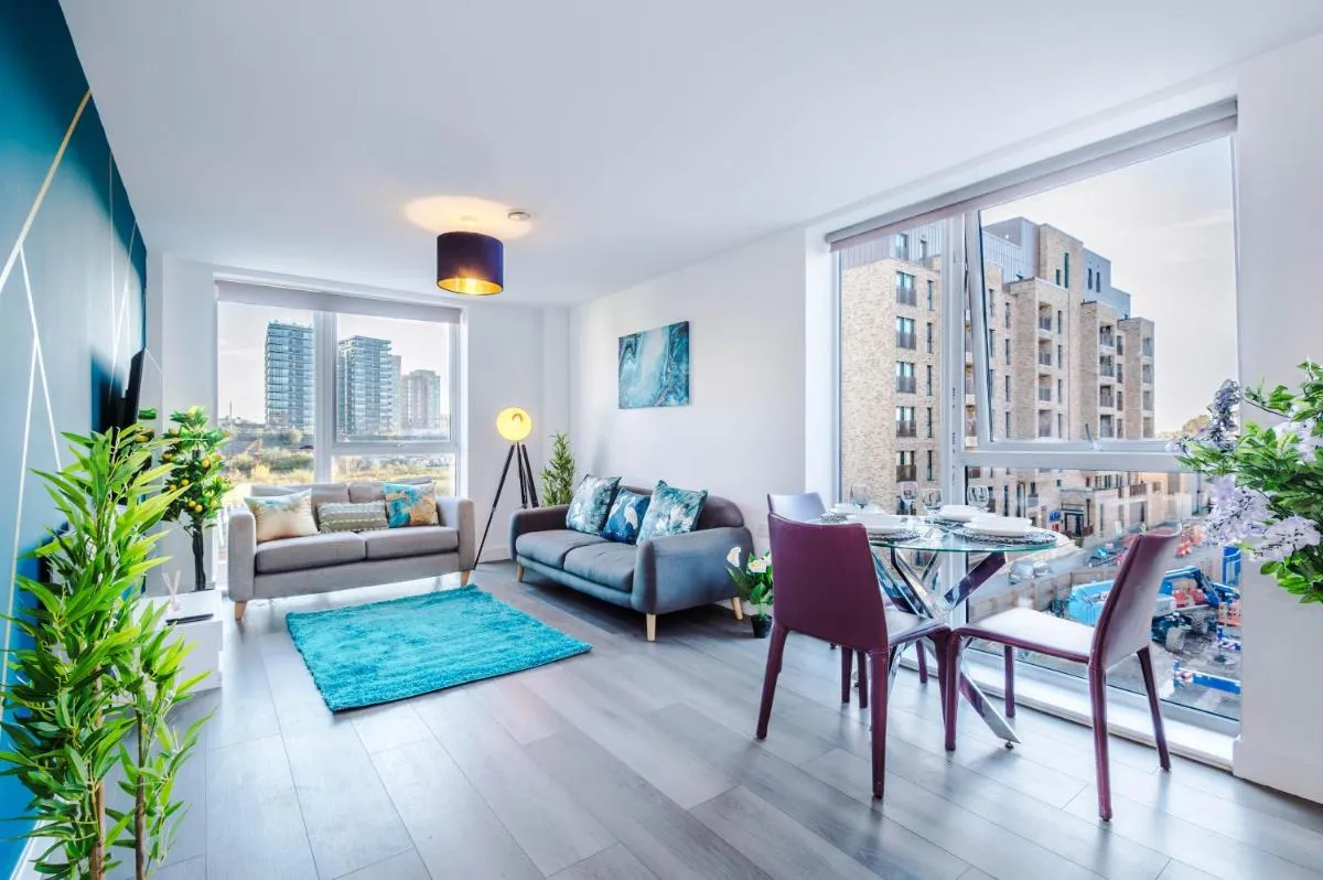 Image 4 of Spacious 3-Bedroom Apartment in Central Manchester with Private Rooftop Terrace & Stunning City Views