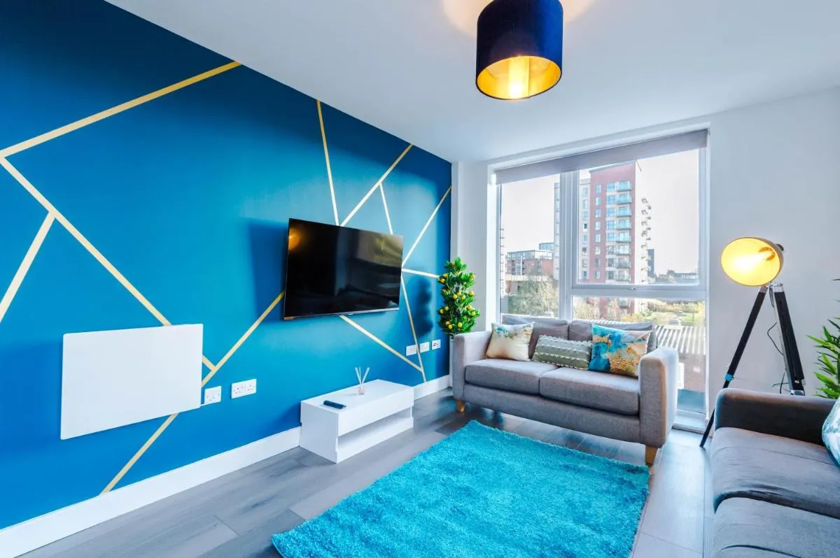 Image 2 of Spacious 3-Bedroom Apartment in Central Manchester with Private Rooftop Terrace & Stunning City Views