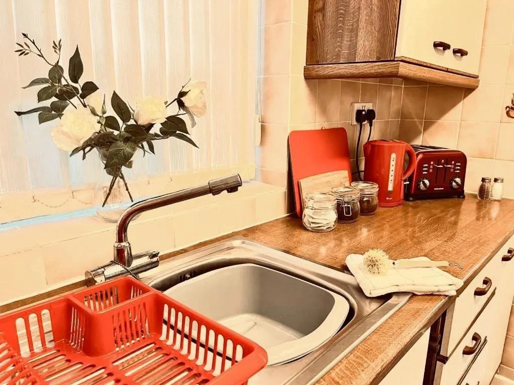 Image 3 of Spacious 3 Bedroom House – Sleeps 5