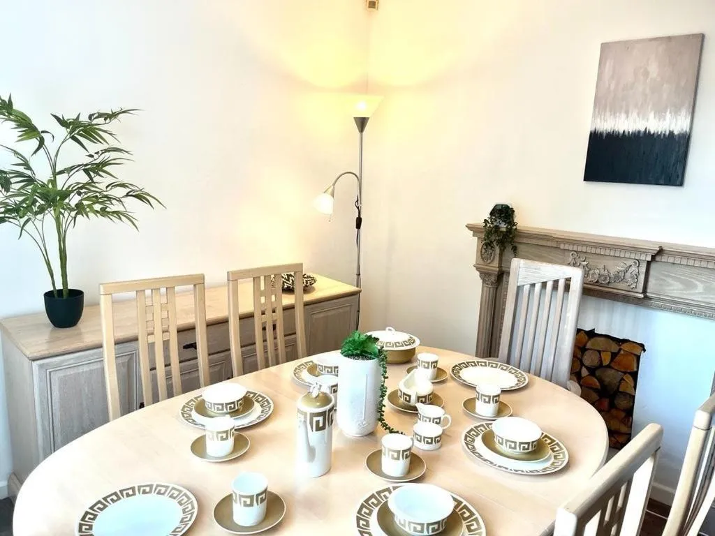 Image 4 of Spacious 3 Bedroom House – Sleeps 5