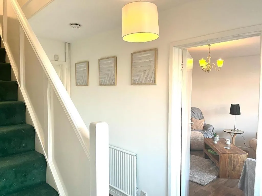 Image 5 of Spacious 3 Bedroom House – Sleeps 5