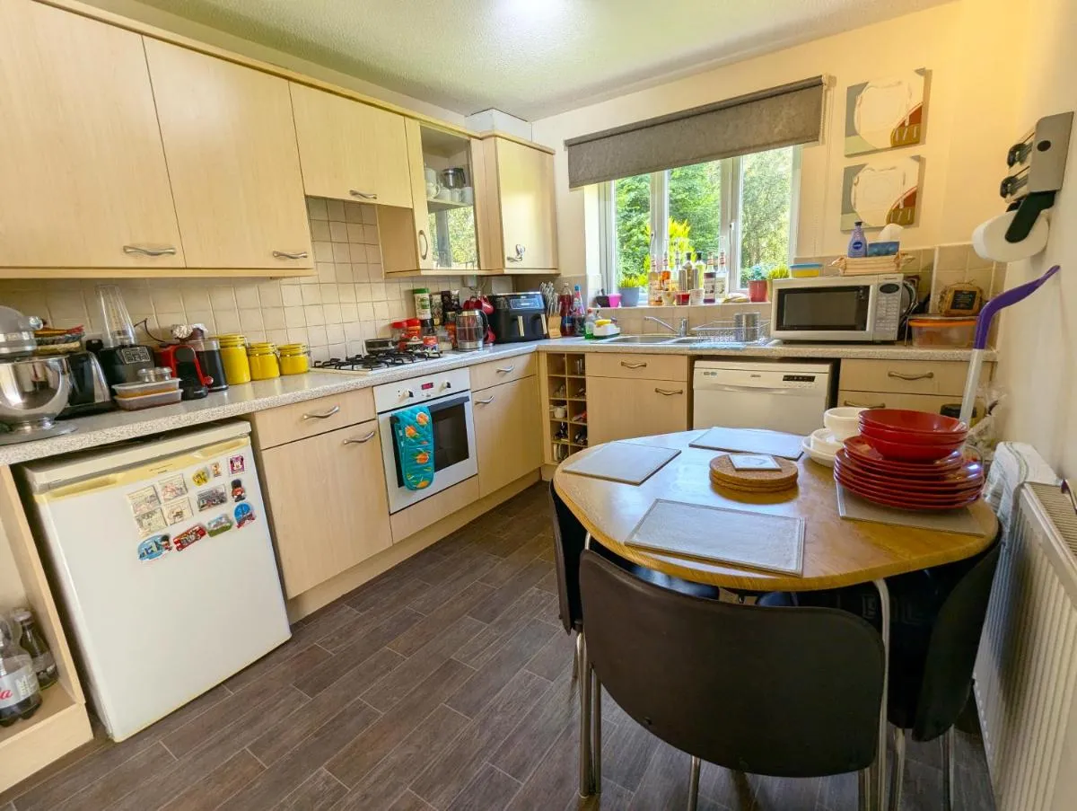 Image 3 of Spacious 4 Bed Riverside Home