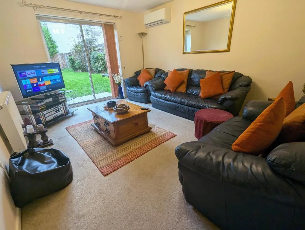 Image of Spacious 4 Bed Riverside Home