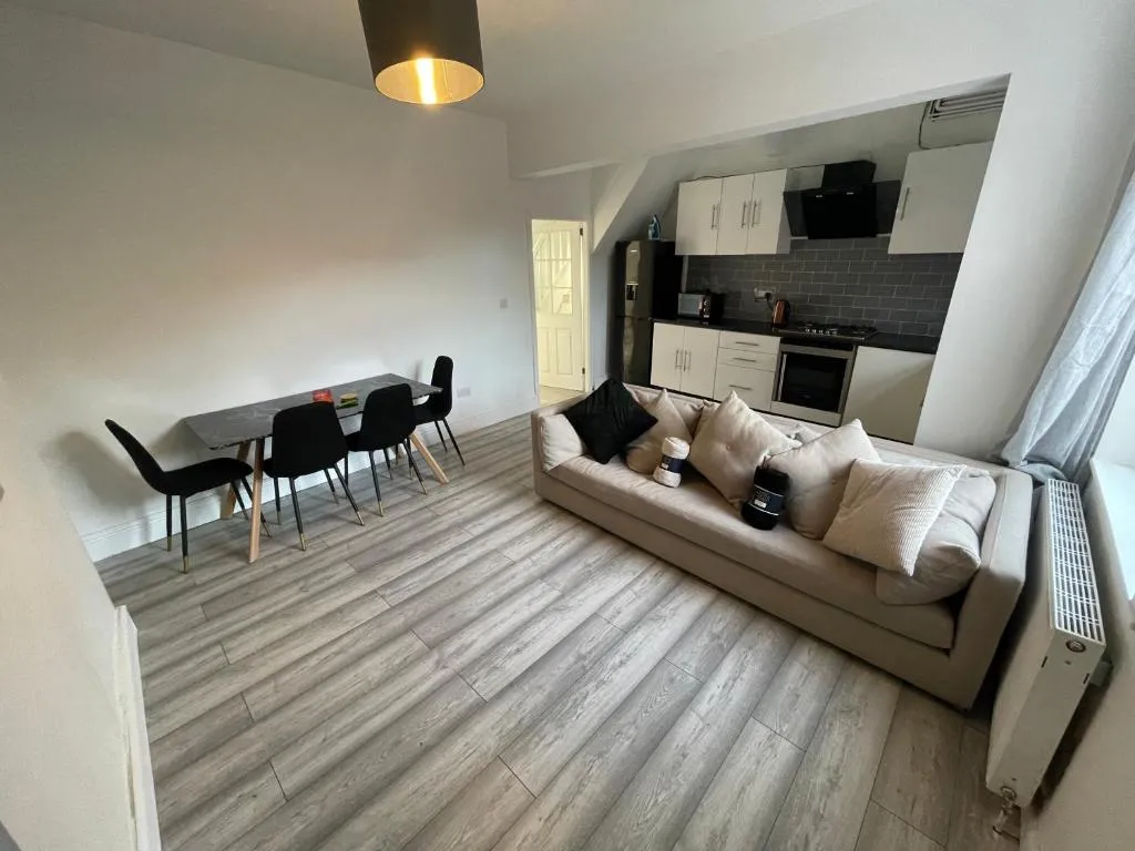 Image of Spacious 4-Bedroom House in Manchester