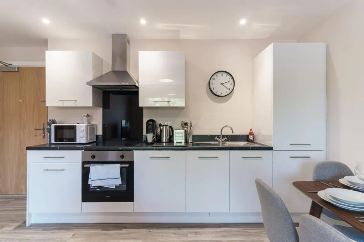 Image 2 of Spacious & Bright 2 Bed Apartment Manchester