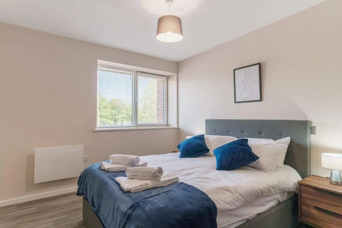 Image 5 of Spacious & Bright 2 Bed Apartment Manchester