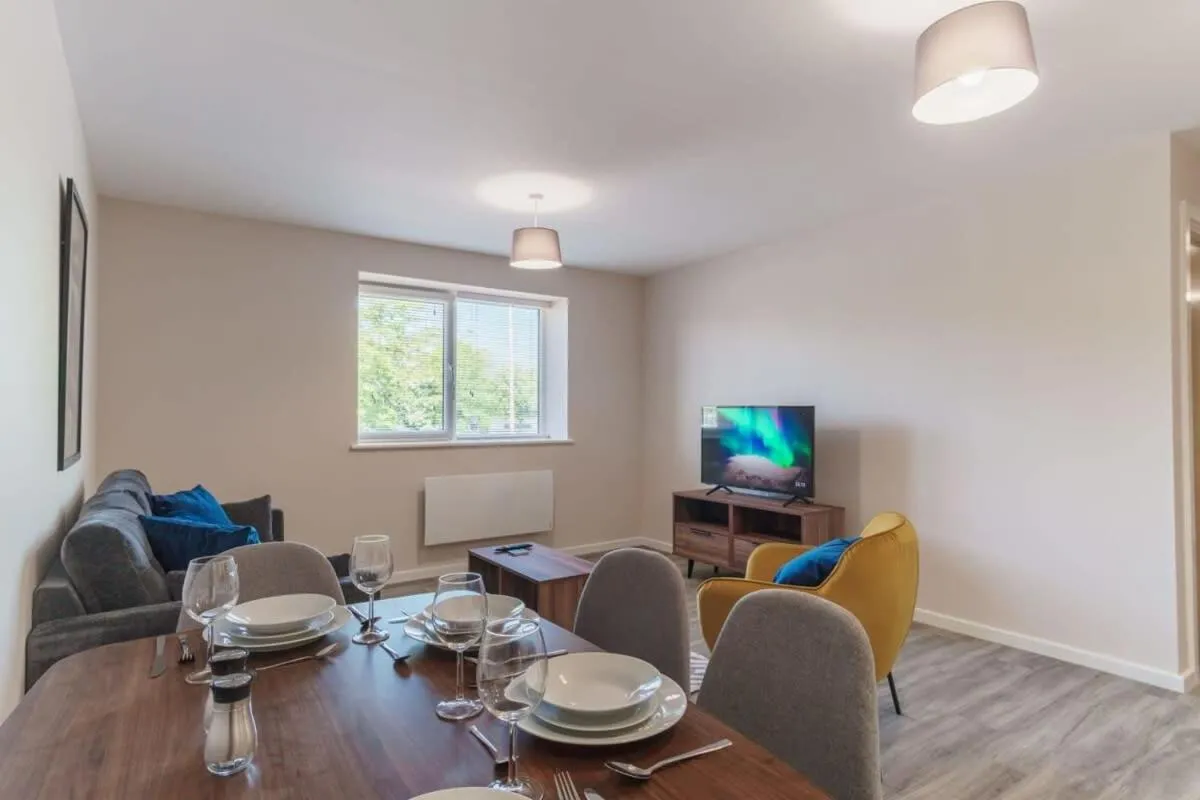 Image 6 of Spacious & Bright 2 Bed Apartment Manchester