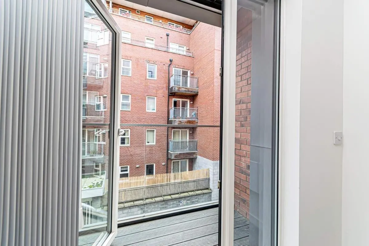 Image 2 of Spacious Central Manchester 2 Bed Apartment