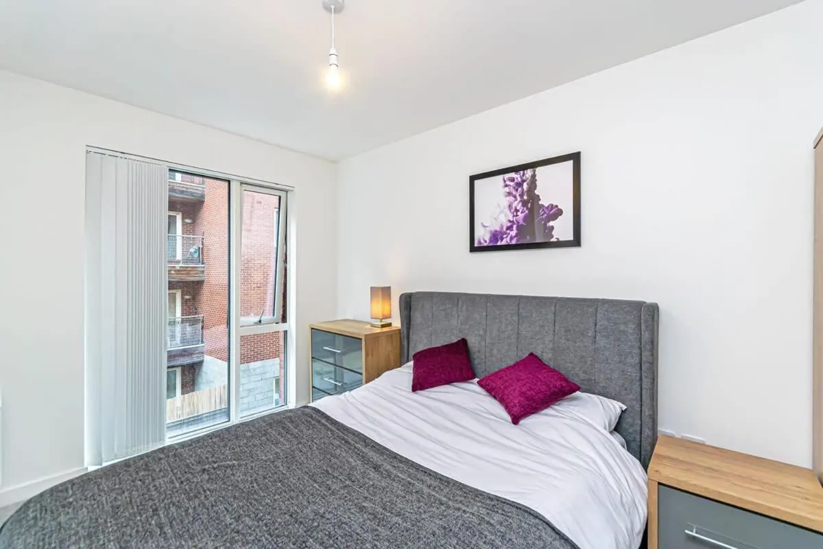 Image 3 of Spacious Central Manchester 2 Bed Apartment