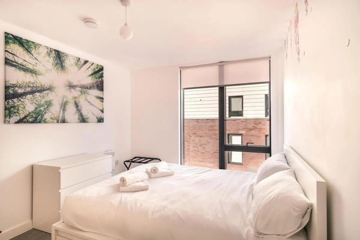 Image 3 of Spacious & Modern 1 Bed Apartment Manchester