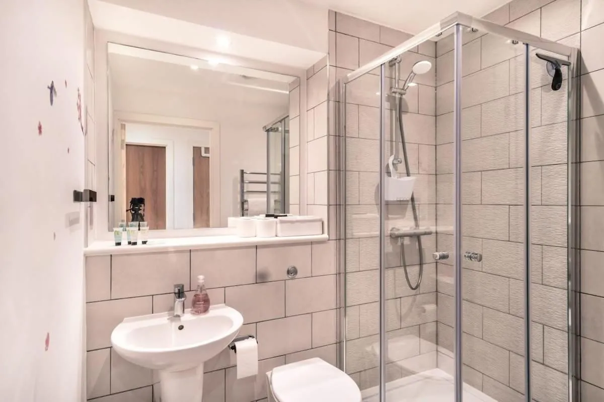 Image 4 of Spacious & Modern 1 Bed Apartment Manchester