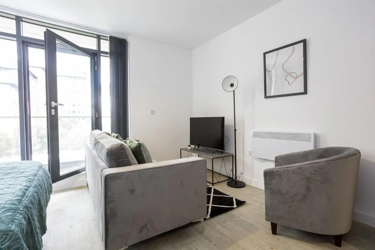 Image 5 of Spacious and Bright Studio in Manchester