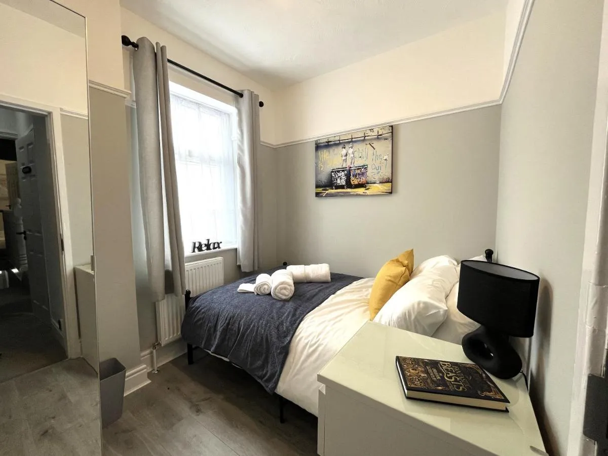 Image 3 of Spacious home sleeps 8 Nr Etihad Coop Live & City