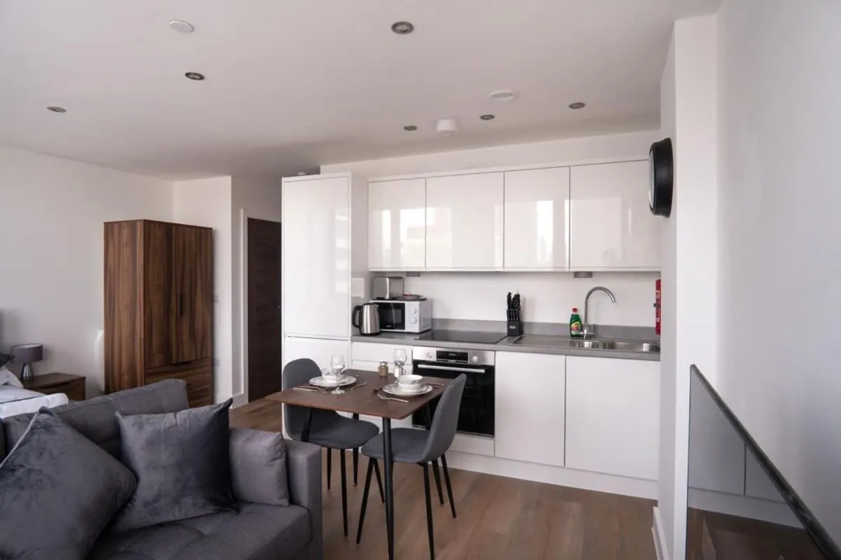 Image 2 of Stay Zeni, Alexandra Rise Manchester Chic Studio