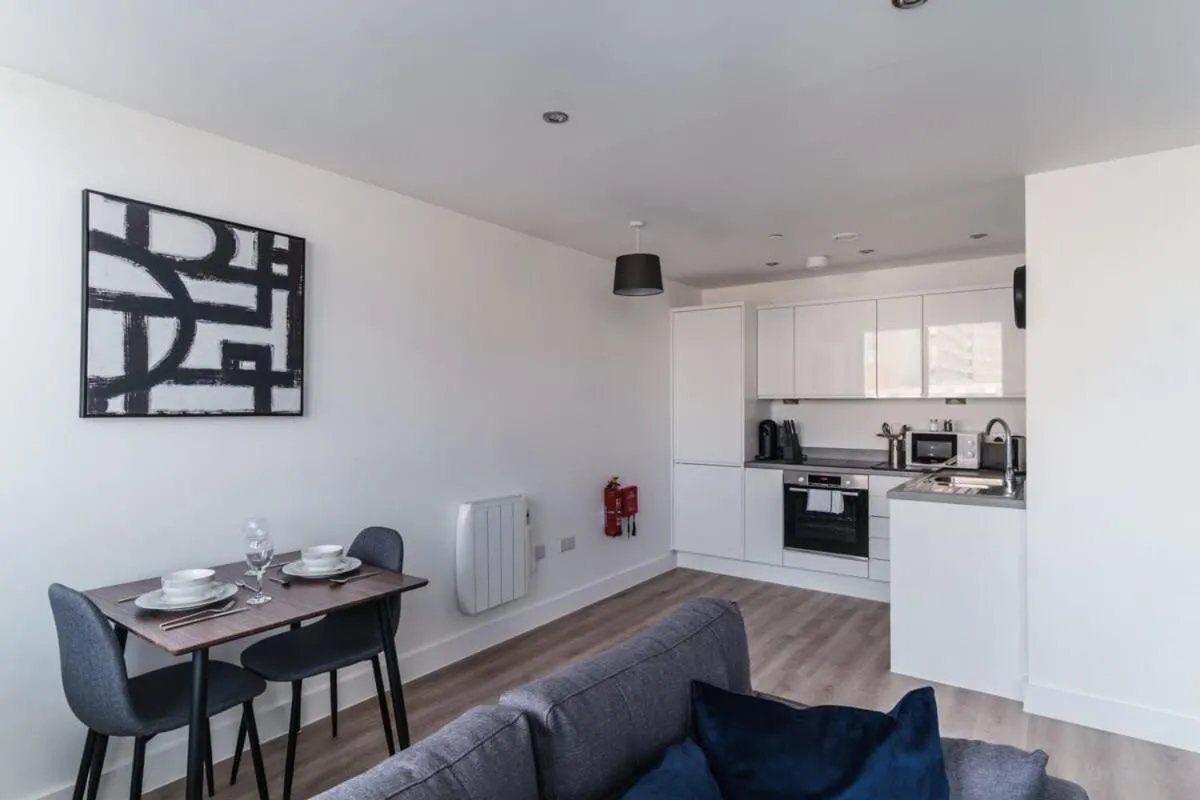 Image 2 of Stay Zeni, Alexandra Rise Manchester Fab 1 Bed