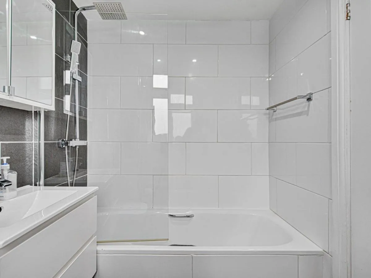 Image 3 of Stunning 1 bed apartment with parking Pass the Keys