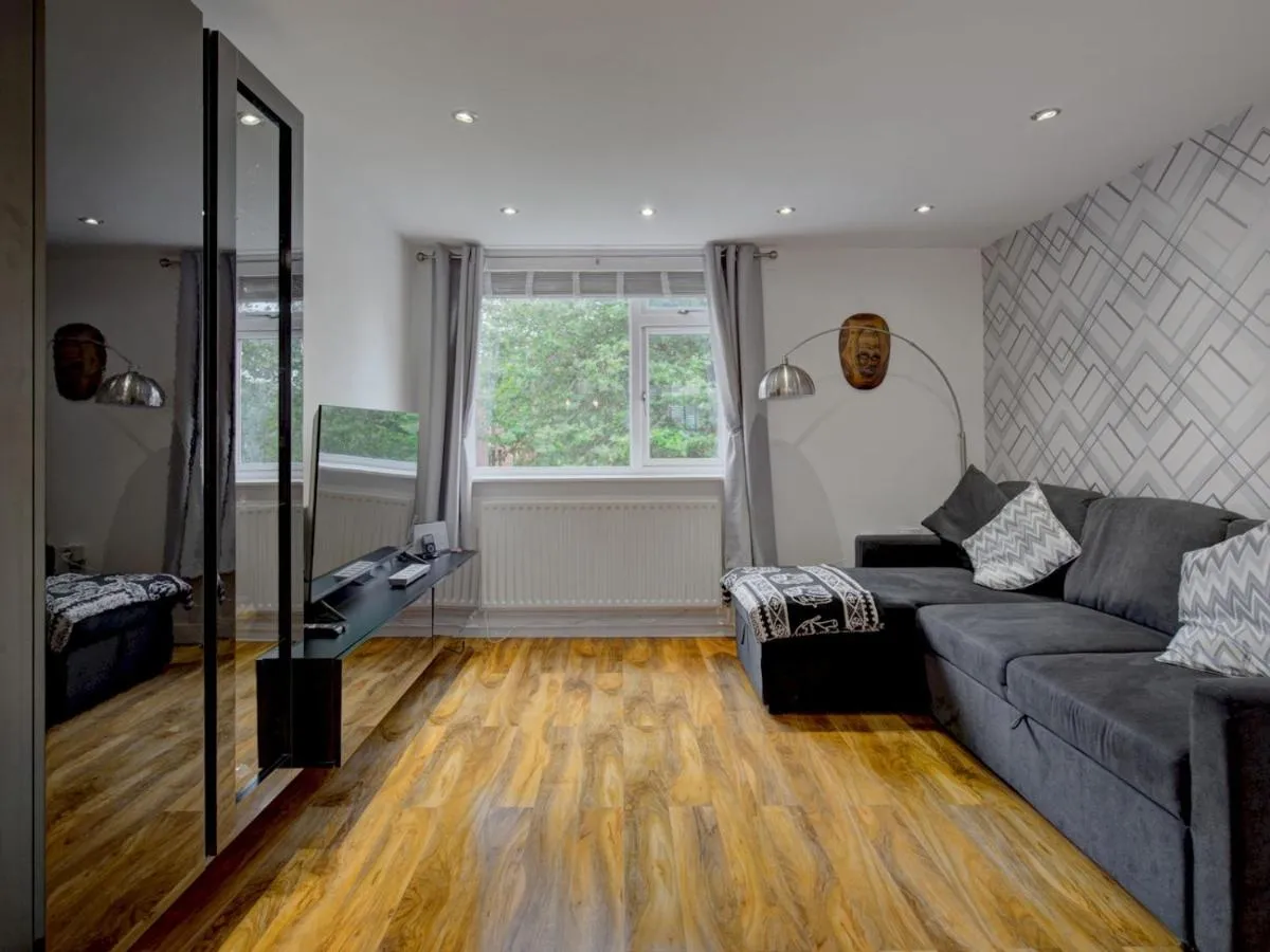 Image 5 of Stunning 1 bed apartment with parking Pass the Keys