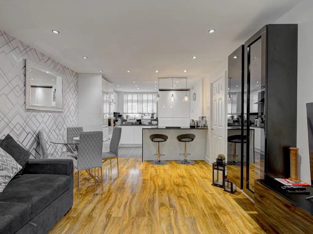 Image of Stunning 1 bed apartment with parking Pass the Keys