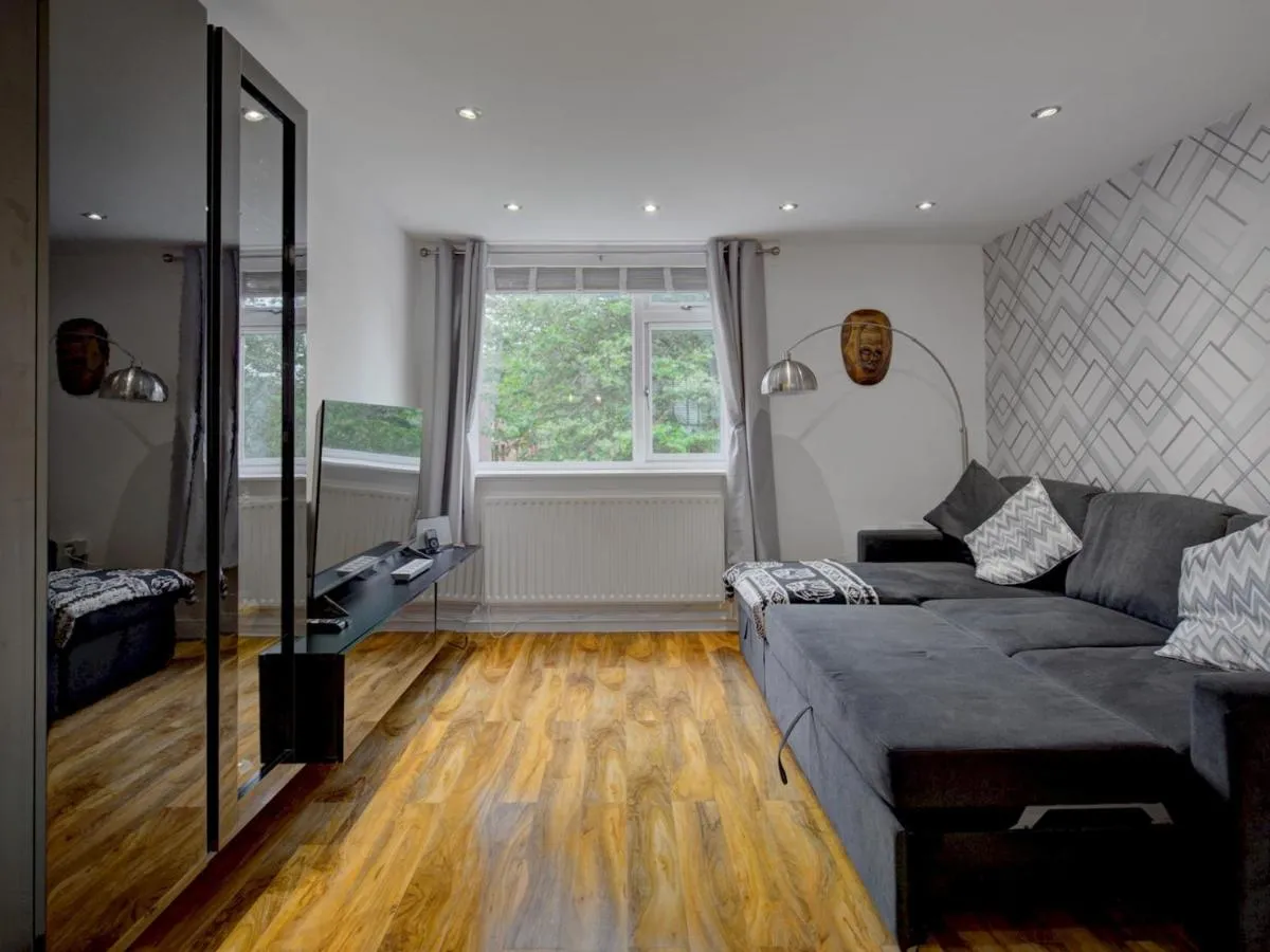 Image 6 of Stunning 1 bed apartment with parking Pass the Keys