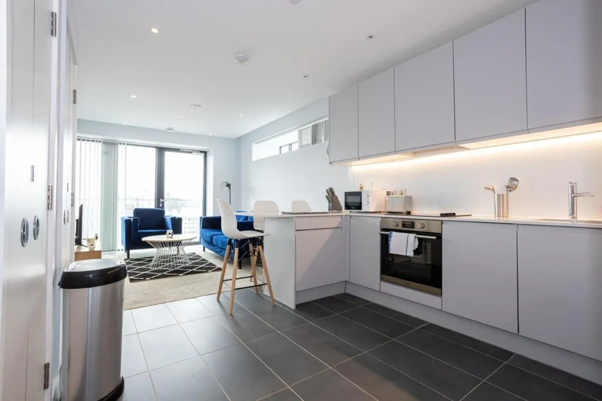 Image 3 of Stunning 2 Bedroom Apartment Manchester