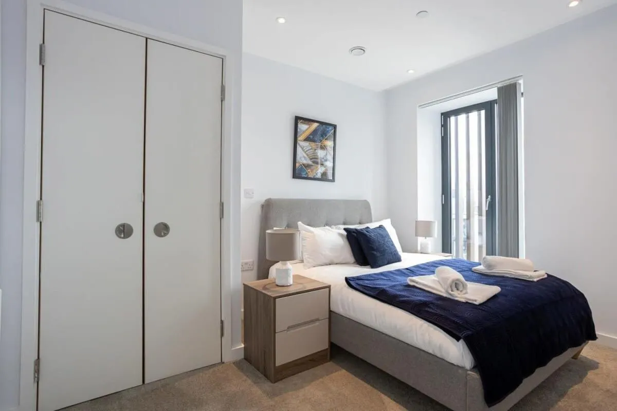 Image 5 of Stunning 2 Bedroom Apartment Manchester
