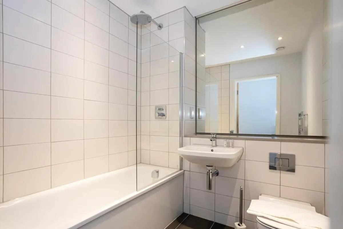 Image 6 of Stunning 2 Bedroom Apartment Manchester