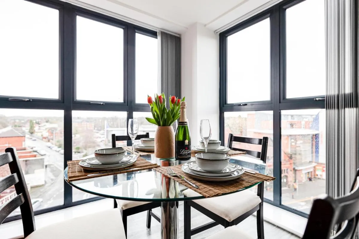 Image 6 of Stunning 2 bed apt with free parking close to CC