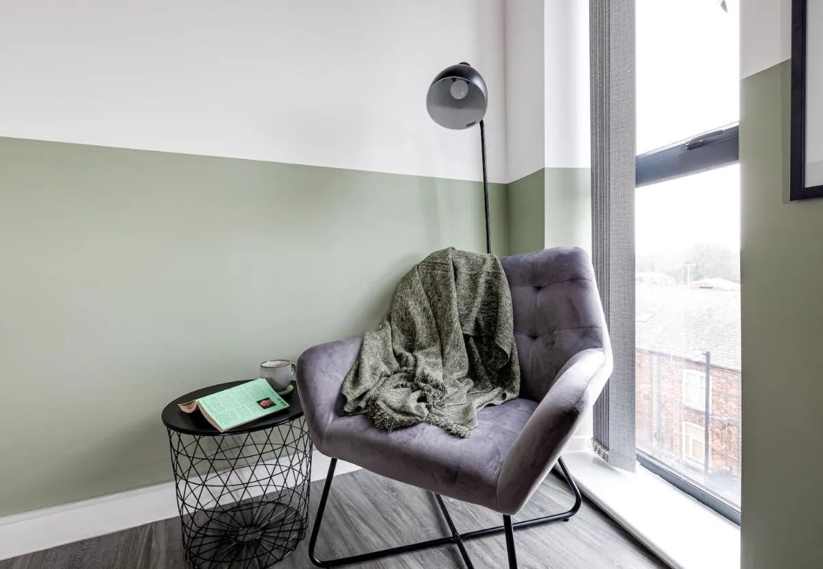 Image 4 of Stunning 2 bed apt with free parking close to CC