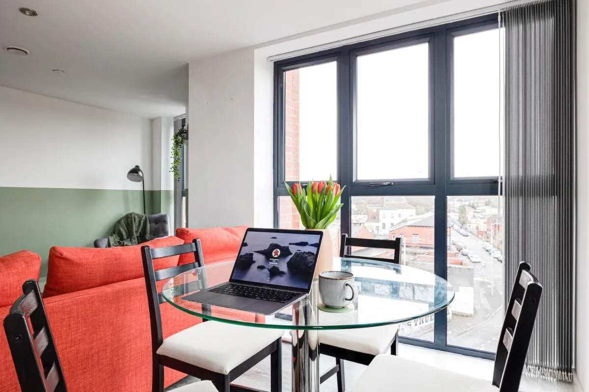 Image 5 of Stunning 2 bed apt with free parking close to CC