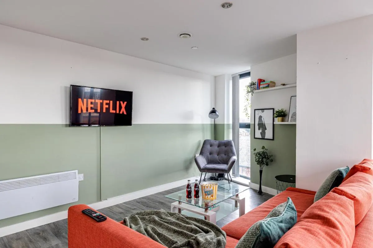 Image 1 of Stunning 2 bed apt with free parking close to CC