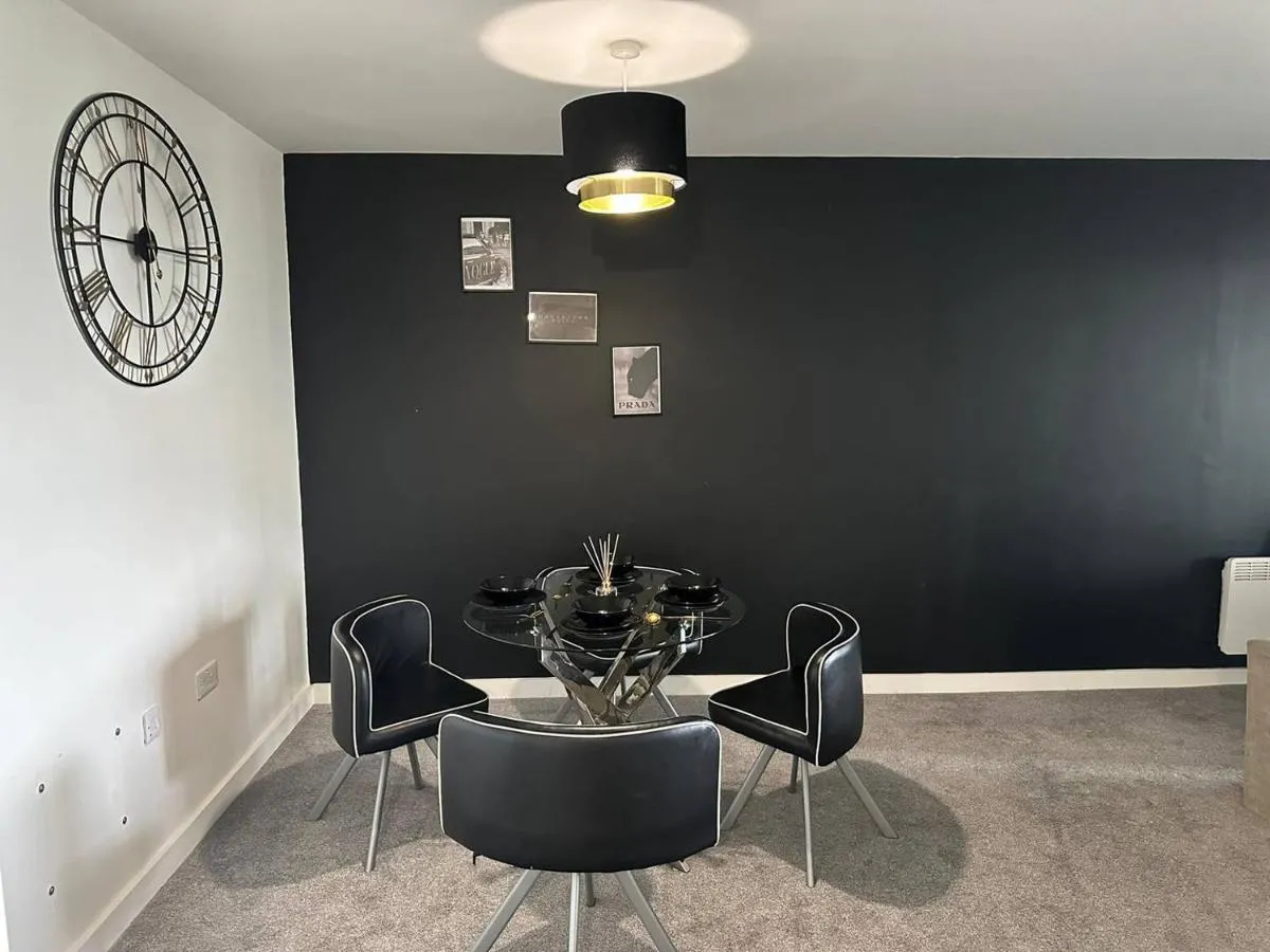 Image 2 of Stunning 2br In Central River Irwell Views