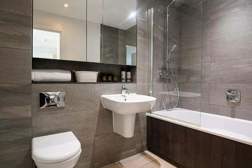 Image 1 of Stunning City Centre Apartment , Sleeps 3, Balcony, Smart TVs