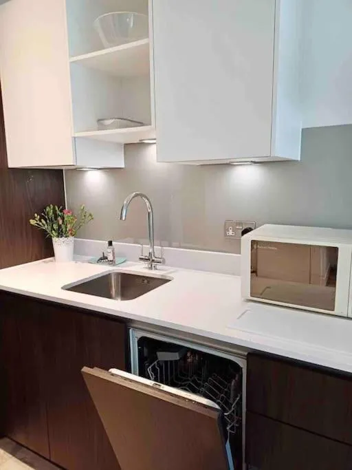 Image 6 of Stunning City Centre Apartment , Sleeps 3, Balcony, Smart TVs