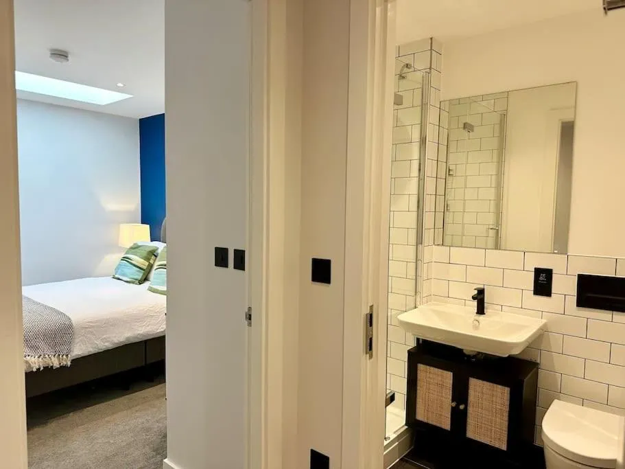 Image 2 of Stunning City Centre Duplex with Free Parking