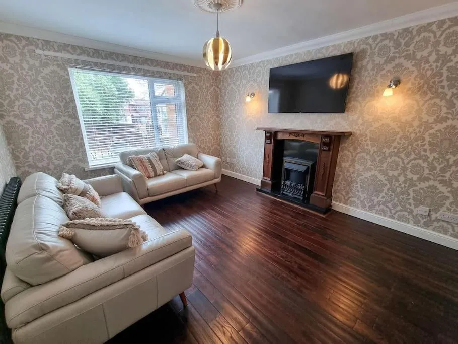 Image 1 of Stunning Family home close to the city centre
