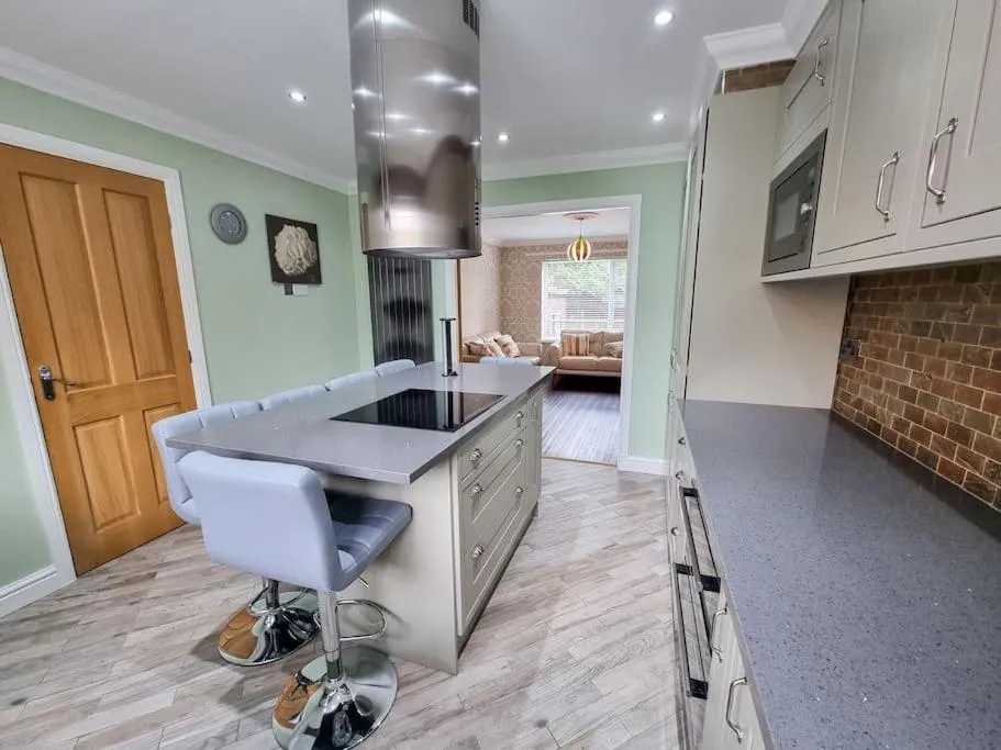 Image 6 of Stunning Family home close to the city centre