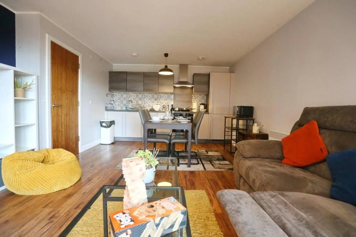 Image 4 of Stunning Flat Mins From Shops City Centre Pass the Keys
