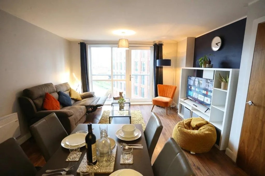 Image of Stunning Flat Mins From Shops City Centre Pass the Keys