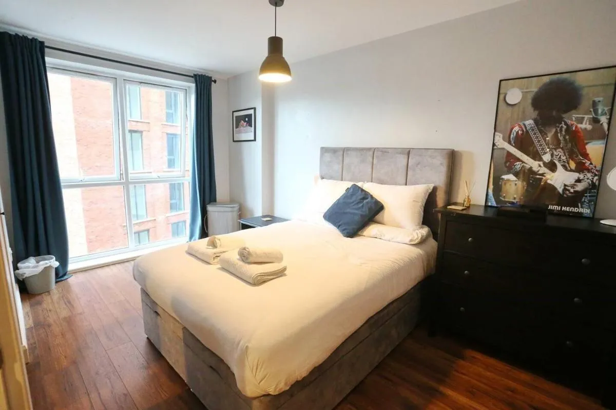 Image 2 of Stunning Flat Mins From Shops City Centre Pass the Keys