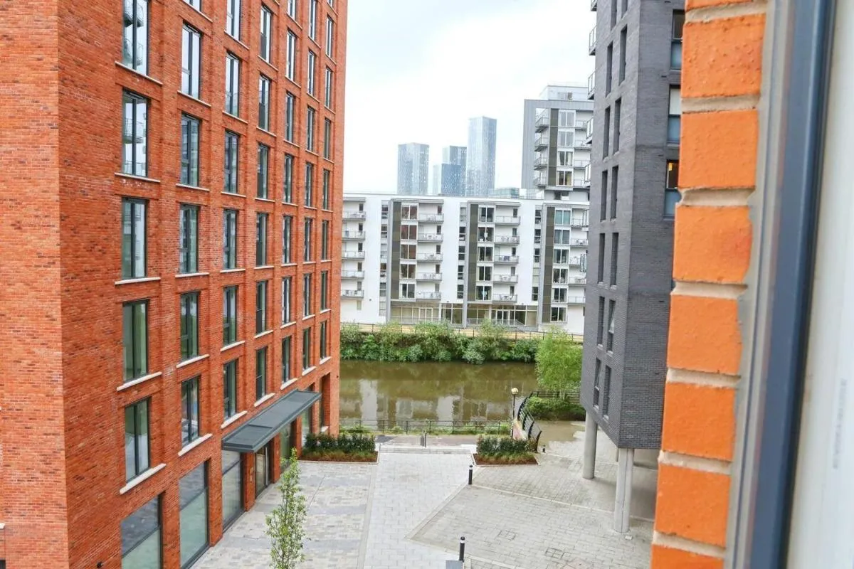 Image 3 of Stunning Flat Mins From Shops City Centre Pass the Keys