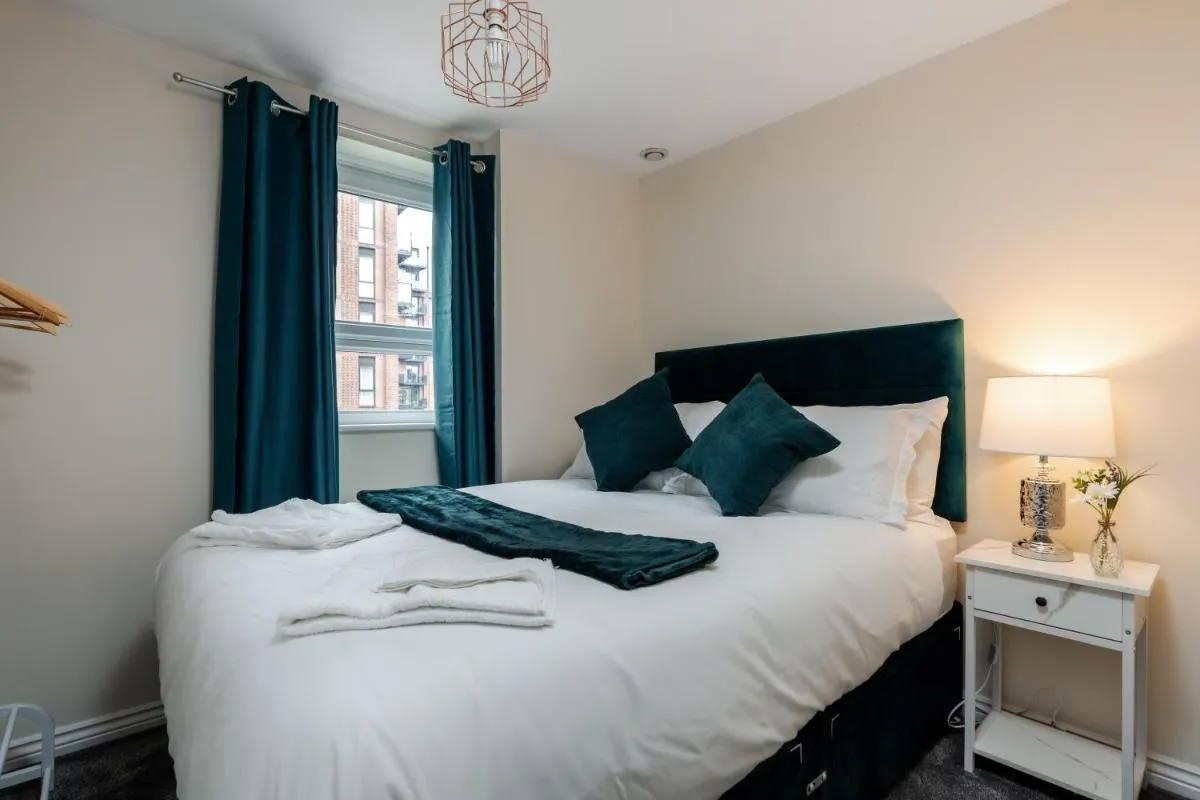 Image 3 of Stylish 2 Bed Manchester Flat