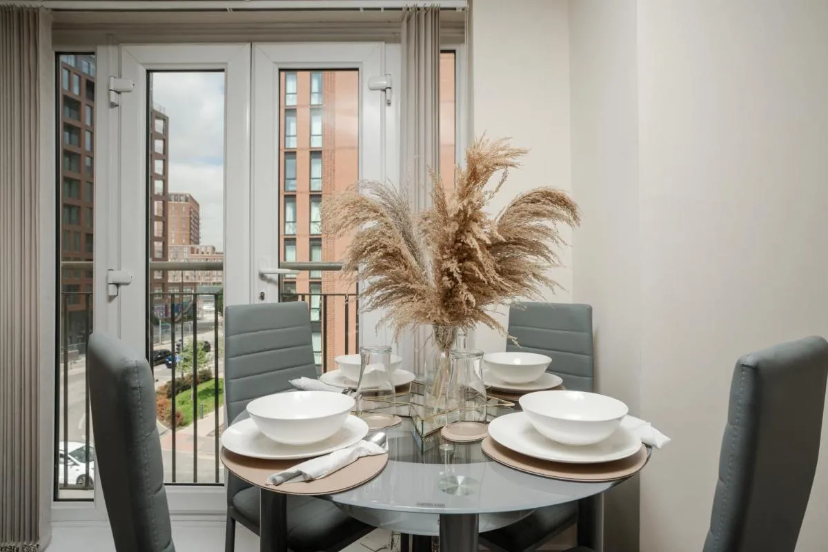 Image 2 of Stylish 2 Bed Manchester Flat