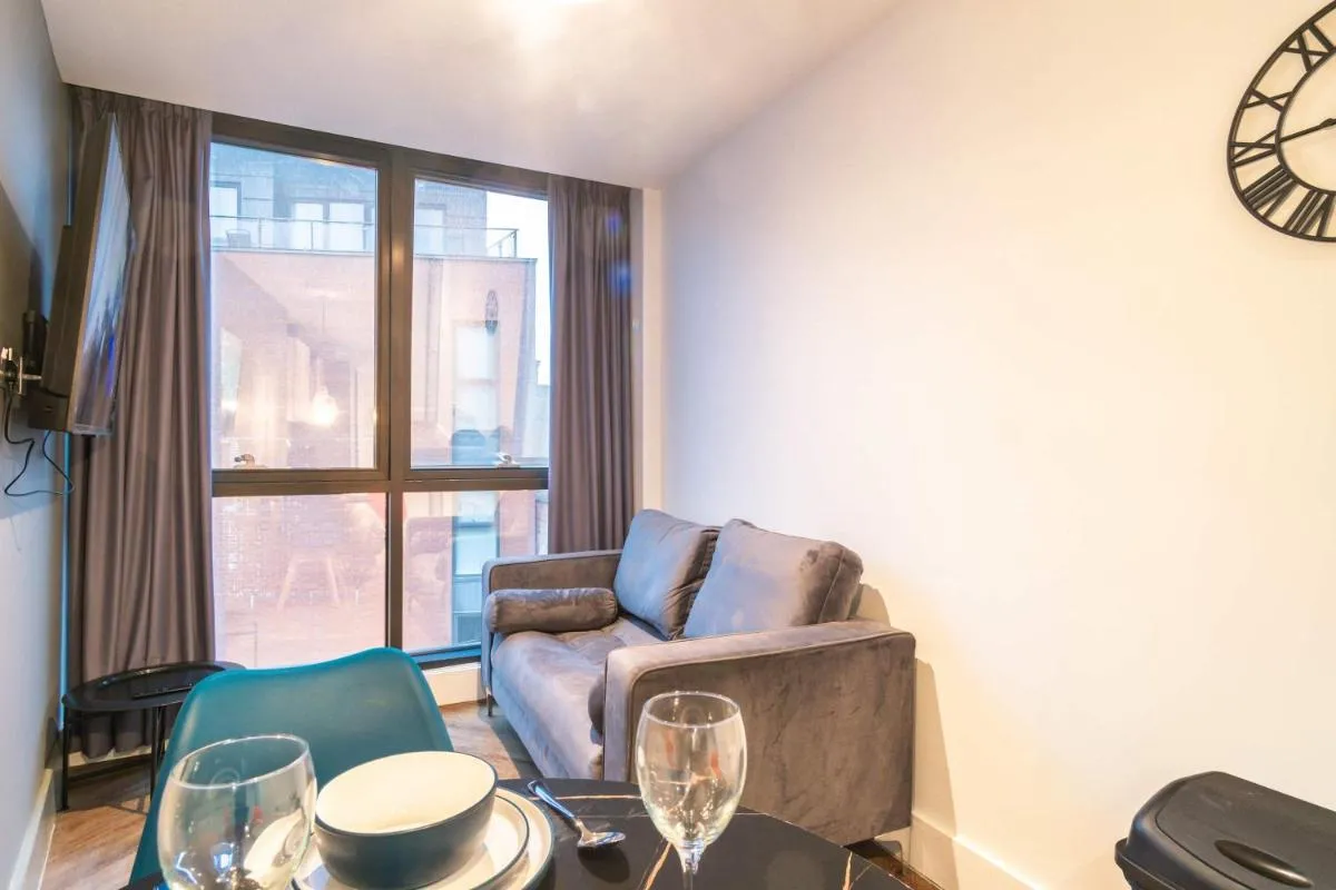 Image 5 of Stylish 2 Bedroom Apartment in Central Manchester