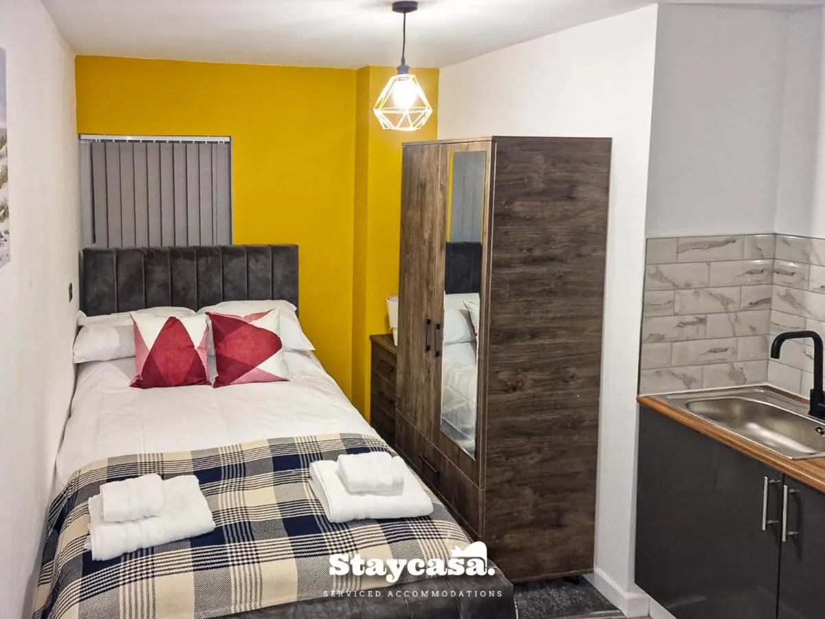Image 5 of Stylish 9 Bedrm House, Fast Wifi, Free Parking