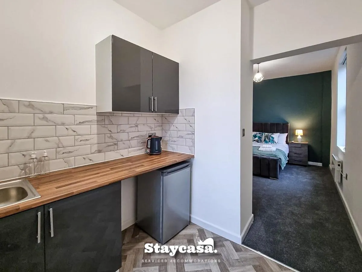 Image 1 of Stylish 9 Bedrm House, Fast Wifi, Free Parking