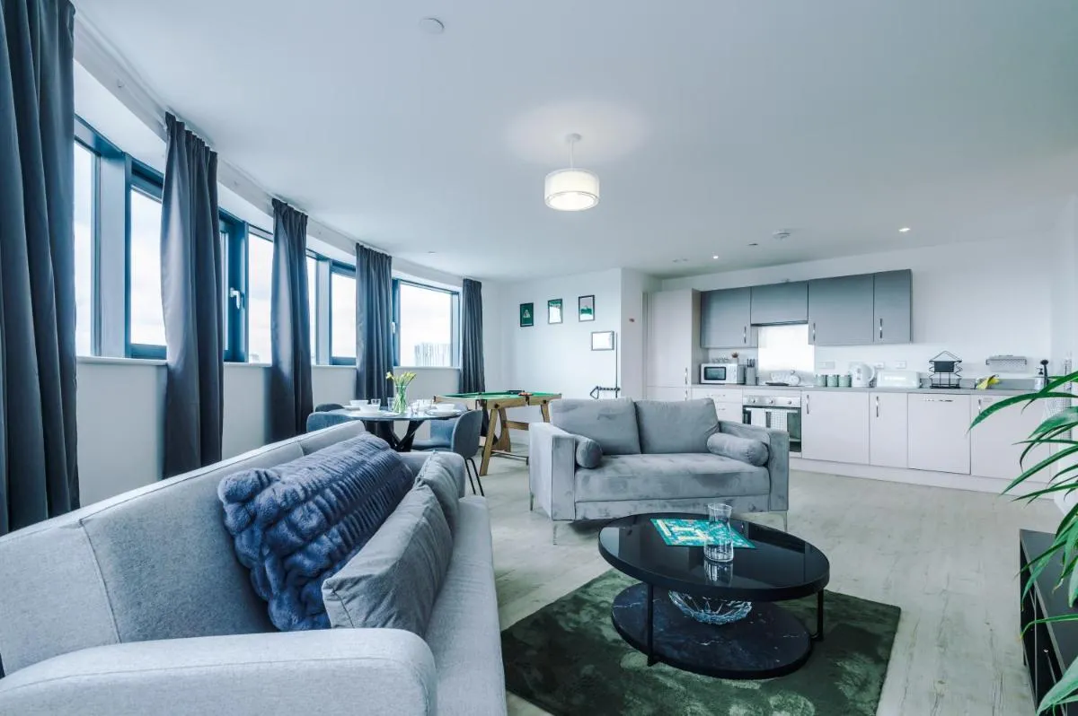Image 2 of Stylish Apartment, Sleeps 6, Pool Table, Smart TVs, Parking available