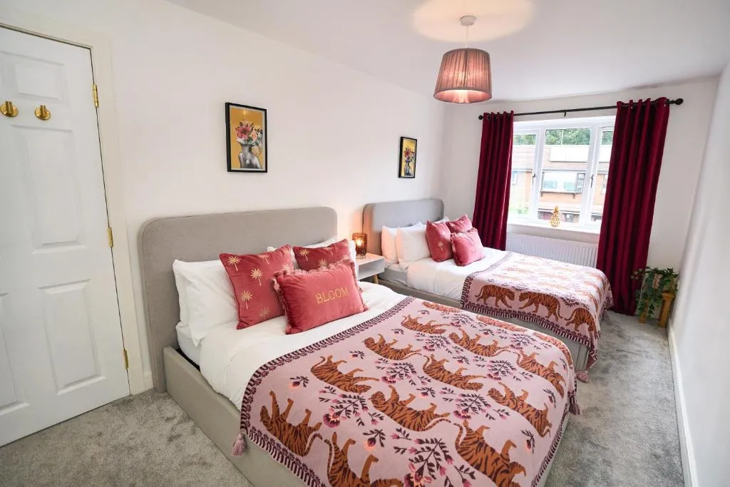 Image of Stylish Event & Family Home for 12 in Manchester with Hot Tub
